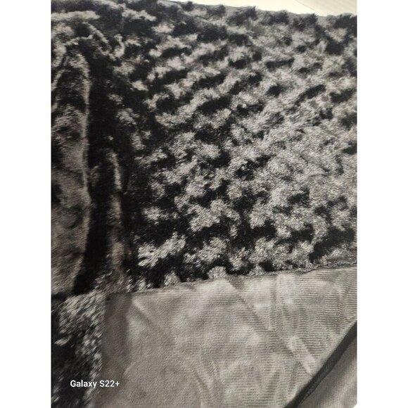 Black Luxe Faux Fur Minky Swirl Fabric 60 inch wide by 2 yards. New. - Picture 8 of 8